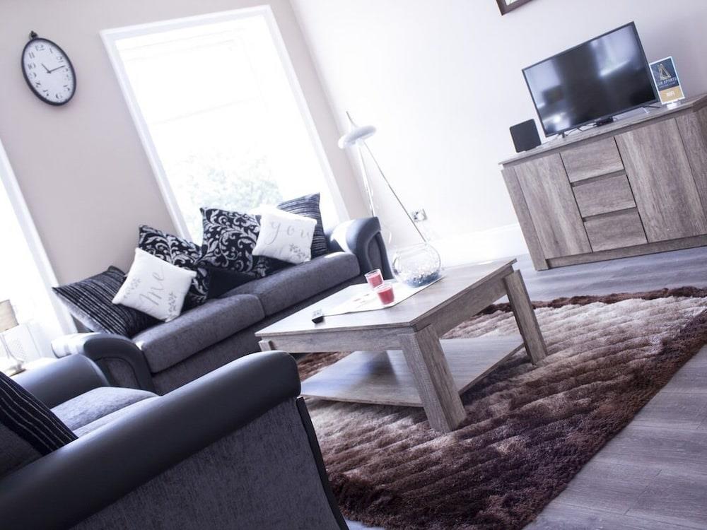 Lux Aparts Wakefield Central