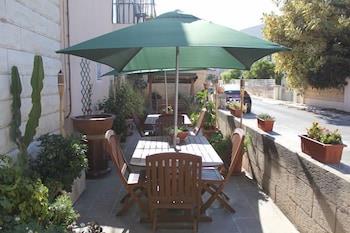 Green Grove Guest House