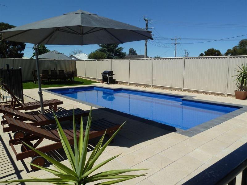 Ploughmans Motor Inn