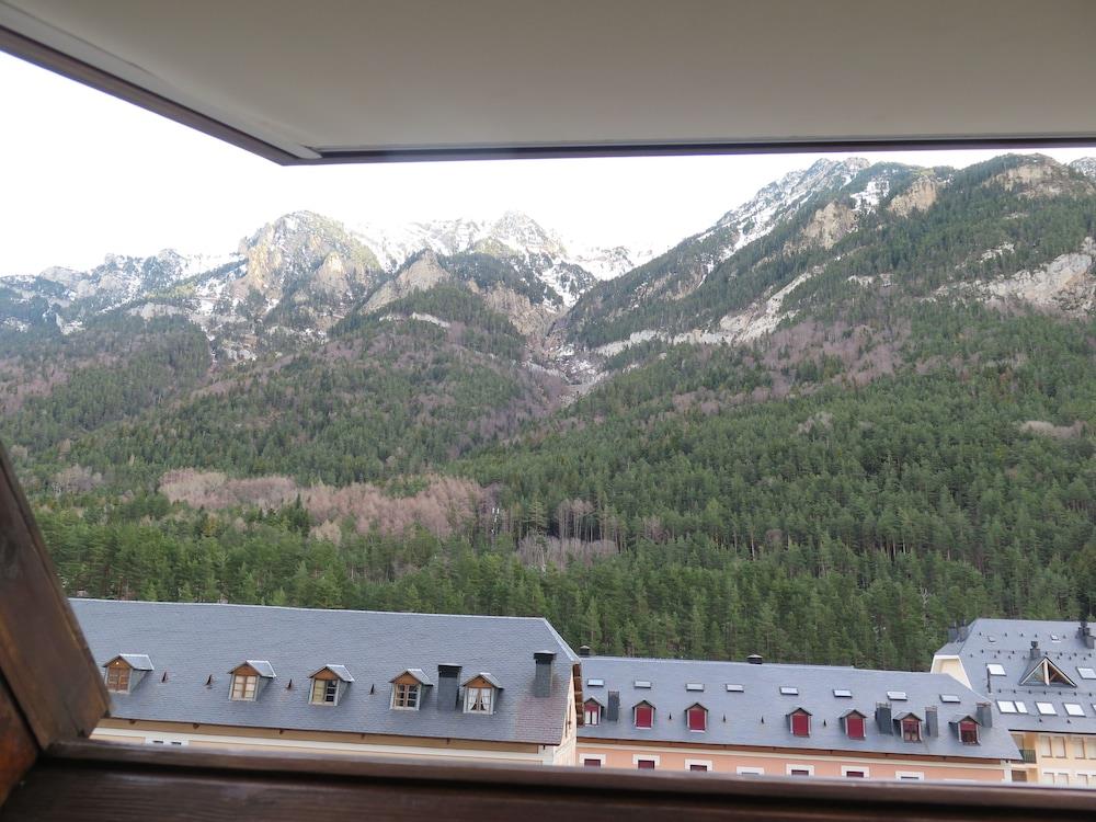 Albergue Juvenil De Canfranc