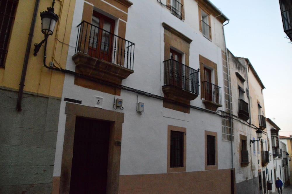 Apartamentos La Almena