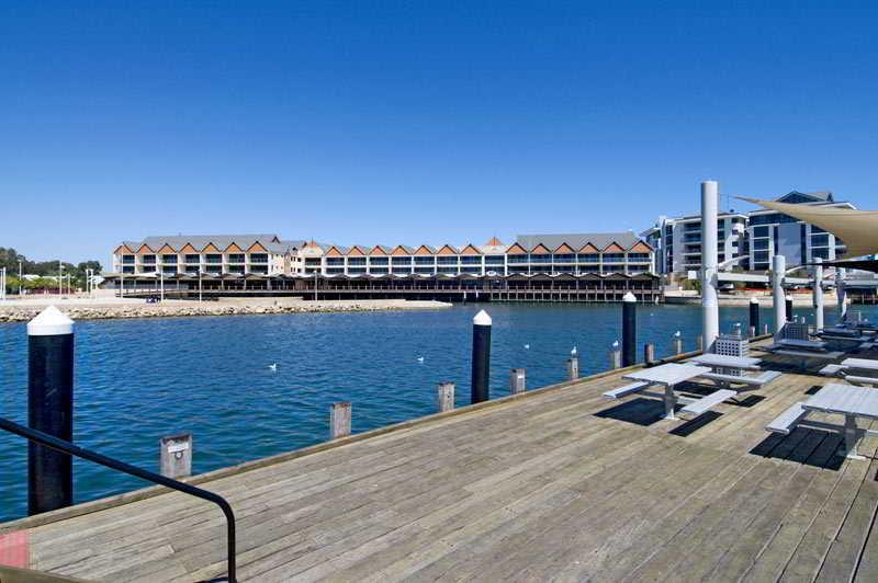 Quality Suites Crest Mandurah