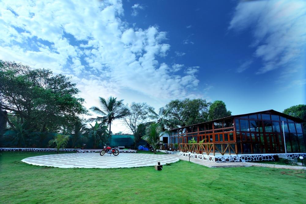 Lazy Bee Cottages Goa