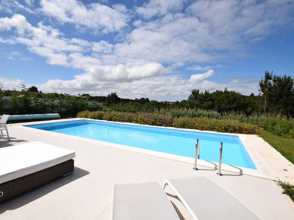 Comfortable Detached Villa With Heated Swimming Pool And Beautiful View
